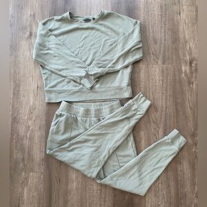 Danskin soft green sweat set
